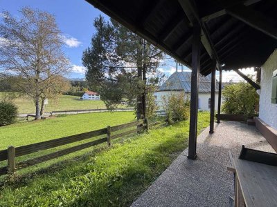 Aus der Sauna, auf die große Eck-Terrasse mit eigenem Garten...