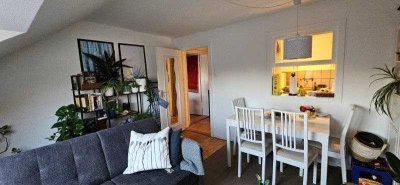 Düsternbrook, helle gemütliche 2,5-Raum-DG-Wohnung