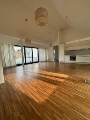 TU - und zentrumnahe moderne loftartige Wohnung mit 20 m² Terrasse und Schlossbergbick, auch als Wohnbüro geeignet