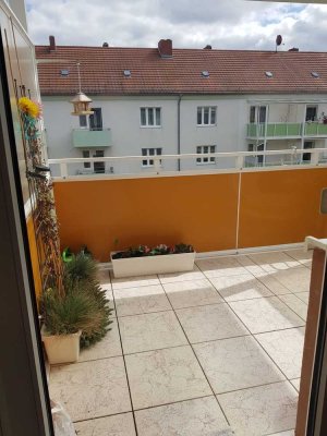 Höll-Immobilien verkauft: 3-Zimmerwohnung mit großem Balkon in ruhiger Lage im Süden von Halle