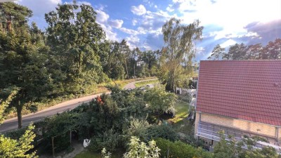 Stahnsdorf - Sonnige 3 Zimmer-Dachgeschosswohnung mit Balkon und PKW-Stellplatz