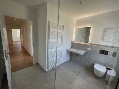 Helle und hochwertig kernsanierte 2ZKB im Hochparterre, auch 2er WG geeignet