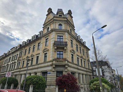 großzügige 2-Zimmer-Dachgeschosswohnung mit Balkon/Loggia und EBK (wenn gewünscht)