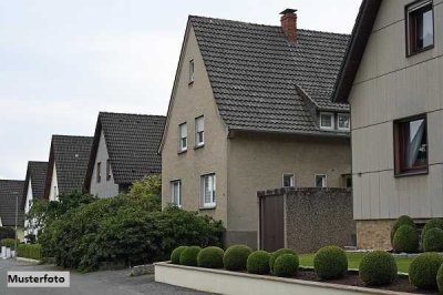 Wohnhaus mit Doppelgarage - provisionsfrei