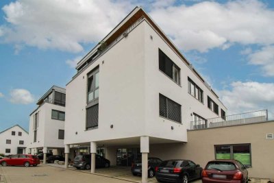 Neuwertige Zwei-Zimmer-Penthouse Wohnung mit schöner Dachterrasse, Aufzug und EBK in Dietenheim
