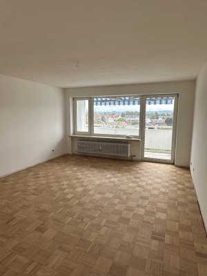 *Erstbezug nach Sanierung* helle 2-Zimmer-Wohnung mit Weitblick