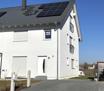 Nandlstadt! Neuwertige Doppelhaushälte in familienfreundlicher, ruhiger Lage