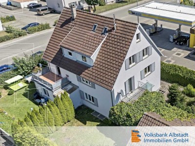 Doppelhaushälfte mit Werkstatt/Garagenanlage