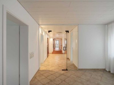 PROVISIONSFREI 
Grosszügige exklusive Wohnung, mit 2 Garagen in Zentrumsnähe Fellbach Rathaus