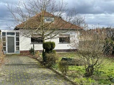 Sie suchen einen Bungalow  auf großem eingewachsenem  Grundstück in ruhiger Wohngegend*