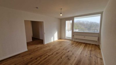 *PROVISIONSFREI* FRISCH SANIERTE 3,5-ZIMMER-WOHNUNG MIT ECHTHOLZPARKETT UND BALKON IN TOLLER LAGE