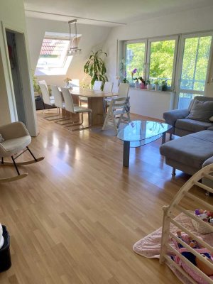 Exklusive 4-Zi-Wohnung (von Privat) mit großzügigen Sonnenbalkon und EBK in traumhafter Wohnlage