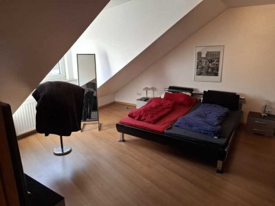 Wunderschöne 4-Zimmer-Dachgeschosswohnung mit Loggia und Einbauküche