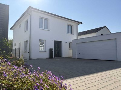 Modernes neuwertiges Haus in ruhiger sonniger Lage
