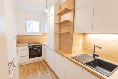 U-BAHN-NÄHE!!!! Großartig aufgebaute, kernsanierte 2 Zimmer Eigentumswohnung mit extra Küche (inkl. Einbauküche) und Balkon in 1220 Wien - bezugsfertig und provisionsfrei!