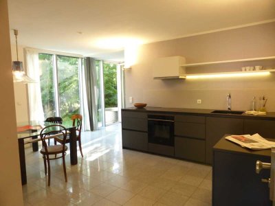 2 - 6 Monate, möbliert: Neu renoviert 3,5 Zimmer mit Garten und Sonnenterrasse
