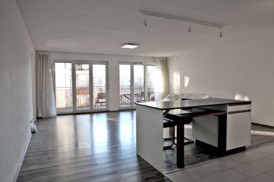 Stilvolle, geräumige und neuwertige 3-Zimmer-Wohnung mit EBK in Europaviertel Frankfurt