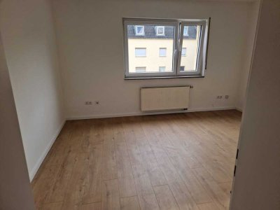 WG-geeignete 2 Zimmer Wohnung mit Balkon - ab sofort frei