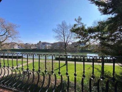 Familienglück am Wasser – Architektenhaus mit Einliegerwohnung in Top-Lage