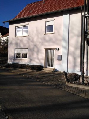 Gepflegtes Reihenhaus mit 4,5 Zimmern in Denkingen