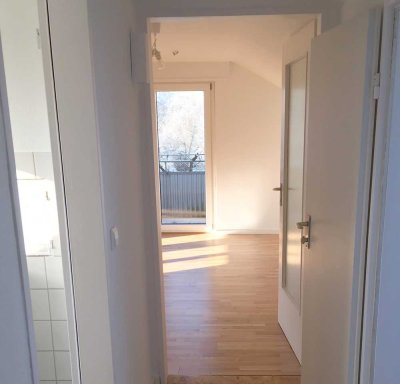 Helle, teilmöblierte Dachwohnung in ruhiger Lage