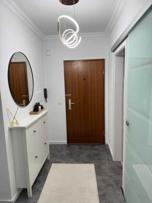 Kernsanierte 3,5 Zimmer Wohnung mit EBK