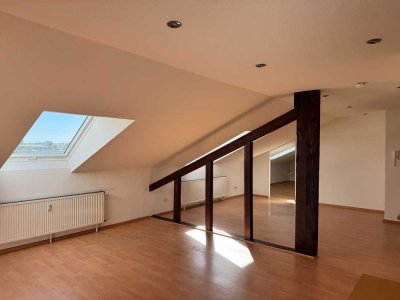 Charmante Dachgeschosswohnung in zentraler Lage von Essen-Bergerhausen!
