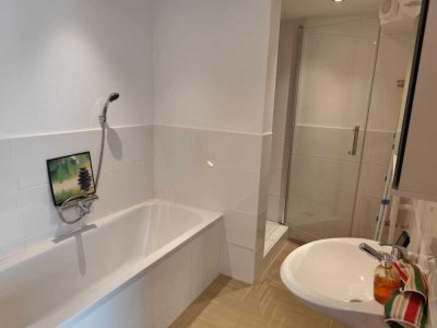 Erstbezug nach Sanierung mit Balkon und EBK: Schöne 3-Zimmer-Wohnung mit geh. Innenausstattung