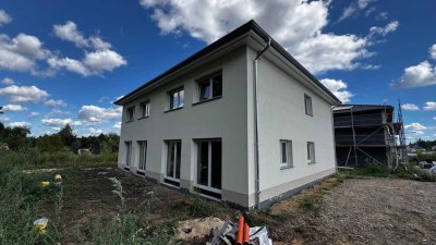 Neubau Doppelhaushälfte in Magdeburg mit Garten & Blick ins Grüne - Grundstück 430qm - von privat