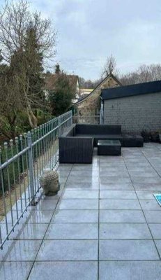 Zentral gelegene 3,5-Zimmer-OG-Wohnung mit Terrasse