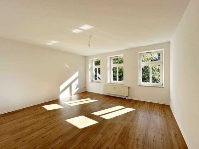 "In neuem Glanz - 2-Zimmer-Wohnung mit Balkon, Carport und Aufzug zu vermieten"