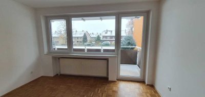 Schöne und sanierte 2-Zimmer-Wohnung mit Balkon und Einbauküche in Seelze