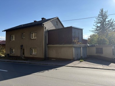 Renovierungsbedürftiges Haus mit herrlichem Garten