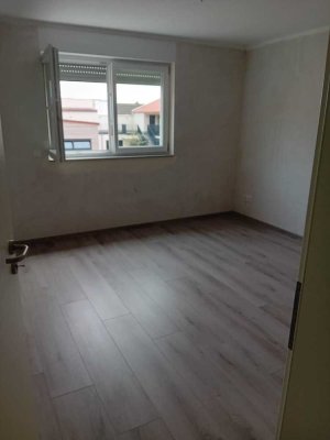 Freundliche 4-Zimmer-Wohnung mit gehobener Innenausstattung mit Balkon in Bockenheim an der Weinstr