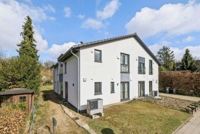 Architektur trifft Design: Hochwertige DHH in den Walddörfern