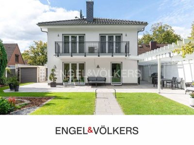 Stilvolle Eleganz trifft moderne Technik - Traumhaus mit Traumgarten in Ahrensburg
