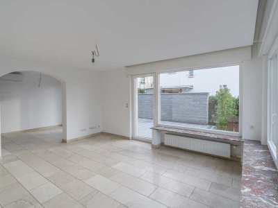 NEU *Paul & Partner* SANIERTES HAUS MIT EBK & TERRASSE & BALKON UND GARAGE !