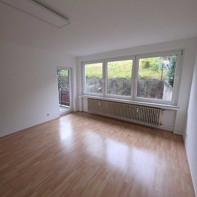 Schöne 2 Zimmer Erdgeschoßwohnung mit Balkon in zentraler Lage von Barmen !