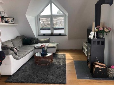 Geschmackvolle Dachgeschosswohnung mit zweieinhalb Zimmern sowie Balkon in München