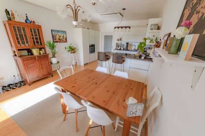 Geschmackvolle, modernisierte 2-Zimmer-Wohnung mit EBK in Oettingen in Bayern
