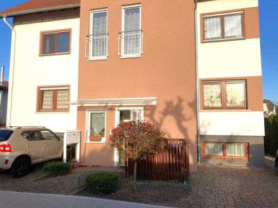 Gut geschnittene 3,5 Zimmer Wohnung mit schöner Loggia und KFZ Stellplatz