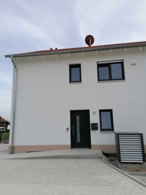 Neue Doppelhaushälfte mit 6 Zimmern in Wolframs-Eschenbach