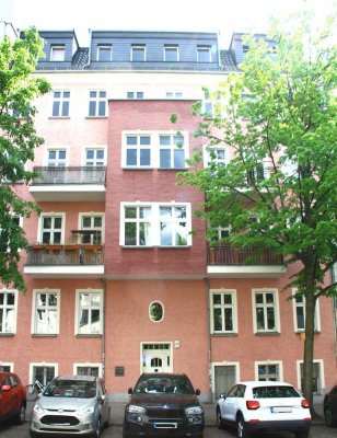 Charmante Altbauwohnung mit großer Sonnenterrasse – Ihr neues Zuhause in Berlin-Lichtenberg!