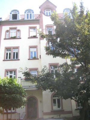 Schöne 2-Zi-Wohnung im Erdeschoss mit Terrasse und Gartenanteil