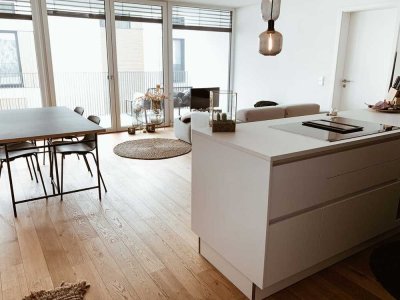 Stilvolle, helle 2-Zimmer-Wohnung mit Balkon und hochwertiger EBK in Isny im Allgäu