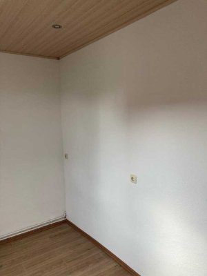 GROSSE 4-RAUM-WOHNUNG IN LOSSA-FINNE ZU VERMIETEN! NEUE EBK AUF WUNSCH!