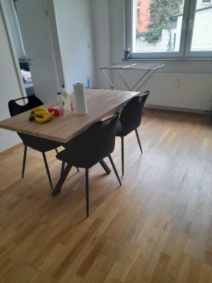 2-Zimmer-Wohnung (40 m²) in zentraler Lage – Nachmieter ab 01.04. gesucht