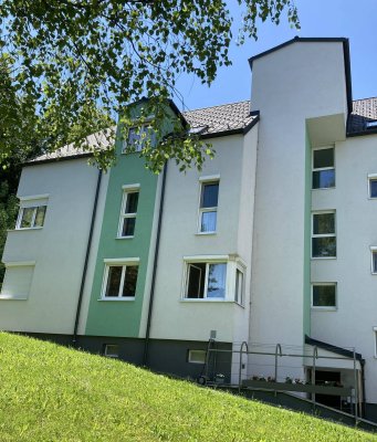 Ruhig gelegene 4-Zimmer Wohnung mit Balkon, Aufzug und Car-Port