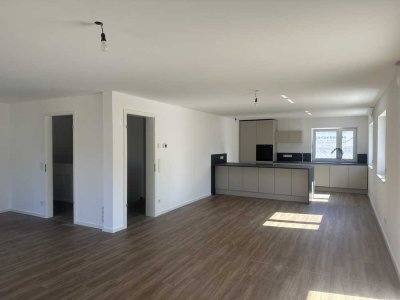 Familientraum! Wohnen auf zwei Ebenen mit Topausstattung, ausreichend Platz und sonnigem Garten