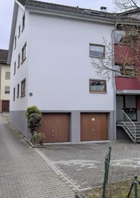 Top 4-Zimmer-Wohnung mit Balkon und Einbauküche in Schorndorf - OT Weiler